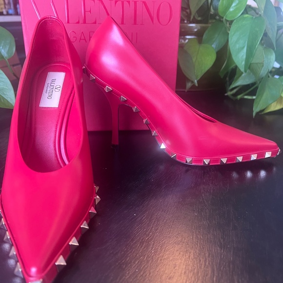 Valentino Garavani Calfskin Rockstud 85mm Pumps 36 Black  Valentino Garavani Rockstud Pumps in Calfskin